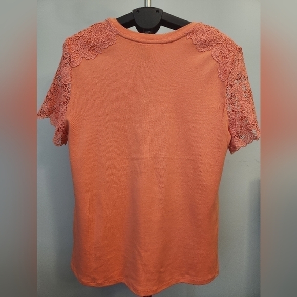 Isaac Mizrahi Women's Orange Lace shoulder and Sleeve Top. Short Leave. Size L - Picture 3 of 11